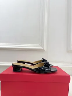 FERRAGAMO Slides & Slippers Patent Leather (Black) EU35-39 B60202606031030119