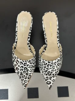 Alternative view of GIANVITO ROSSI Sandals & Mules Leather (White-Black) EU35-39 B40202606031055109