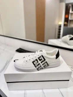 GIVENCHY Sneakers & Trainers Leather (White-Black) EU35-46 C10202606031097129
