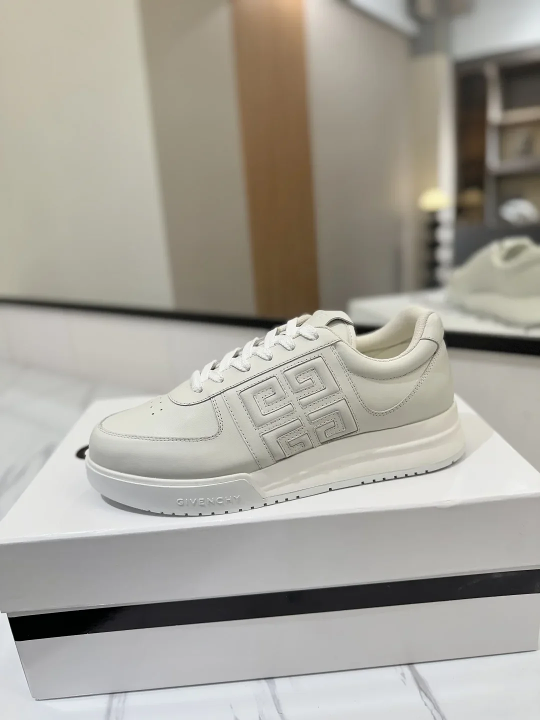 GIVENCHY Sneakers & Trainers Leather (White) EU35-46 C60202606031084149