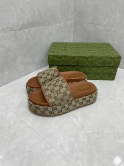 GUCCI Slides & Slippers Canvas-Leather (Brown-Beige) EU35-44 A8020260603126299