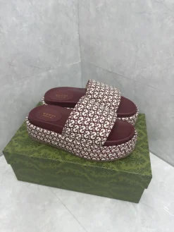 GUCCI Slides & Slippers Canvas-Leather (Red-White) EU35-44 A8020260603124199