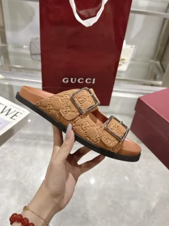 GUCCI Slides & Slippers Suede (Brown-Black) EU36-47 A9020260603130799