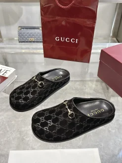 GUCCI Slides & Slippers Velvet (Black-Gold) EU36-42 A9020260603131599