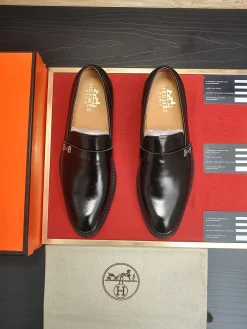 Alternative view of HERMES Flats & Loafers Leather (Black) EU39-45 B60202606031389119