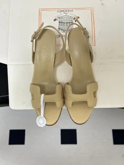 Alternative view of HERMES Pumps & Heels Leather (Beige) EU35-39 C10202606031407129