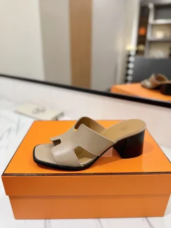 HERMES Sandals & Mules Leather (Beige-Black) EU35-40 B80202606031443129