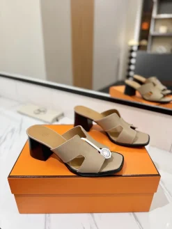 Alternative view of HERMES Sandals & Mules Leather (Beige-Black) EU35-40 B80202606031443129