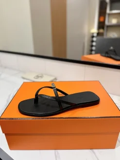 HERMES Sandals & Mules Leather (Black) EU35-40 B60202606031434119