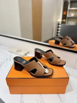 Alternative view of HERMES Sandals & Mules Leather (Brown-Black) EU35-40 B80202606031456129