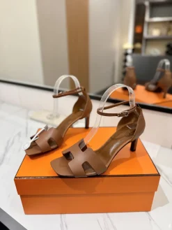 Alternative view of HERMES Sandals & Mules Leather (Brown) EU35-40 C00202606031425129