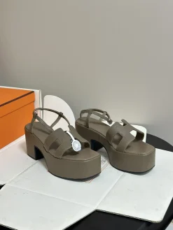 HERMES Sandals & Mules Leather (Taupe) EU35-39 C70202606031447149