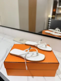 Alternative view of HERMES Sandals & Mules Leather (White-Brown) EU35-40 B60202606031430119