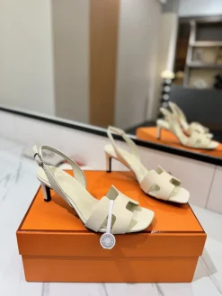 HERMES Sandals & Mules Leather (White) EU35-40 B90202606031428129