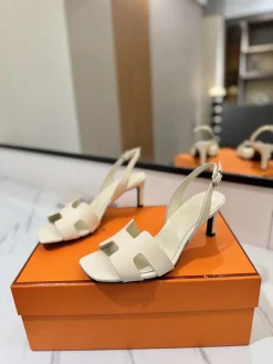 Alternative view of HERMES Sandals & Mules Leather (White) EU35-40 B90202606031428129