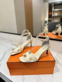 Alternative view of HERMES Sandals & Mules Leather (White) EU35-40 C00202606031438129