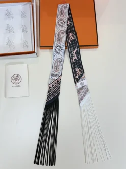 Alternative view of HERMES Scarves & Twilly E020260602033649