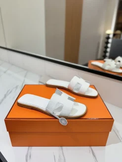 HERMES Slides & Slippers Crocodile Leather (White-Brown) EU35-40 B0020260603327299