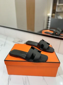 HERMES Slides & Slippers Leather (Black) EU35-40 B0020260603153299