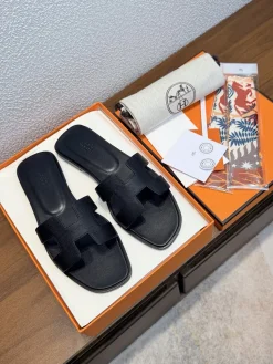 HERMES Slides & Slippers Leather (Black) EU35-43 B0020260603153499