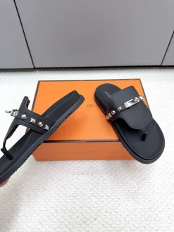HERMES Slides & Slippers Leather (Black) EU35-45 B20202606031535109