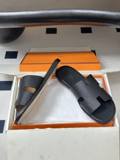 HERMES Slides & Slippers Leather (Black) EU39-45 C40202606031538139