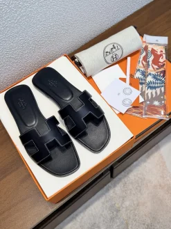 HERMES Slides & Slippers Leather (Black-White) EU35-43 B0020260603154499