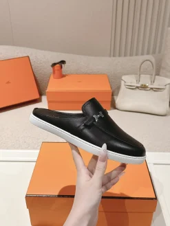HERMES Slides & Slippers Leather (Black-White) EU35-45 B51202606031545119