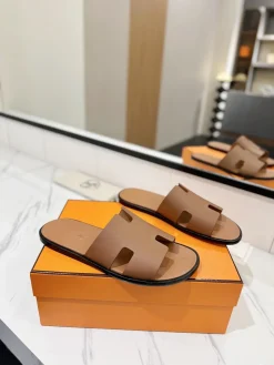 Alternative view of HERMES Slides & Slippers Leather (Brown-Black) EU39-44 B50202606031530119