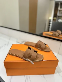 HERMES Slides & Slippers Leather (Brown) EU35-40 B0020260603155299