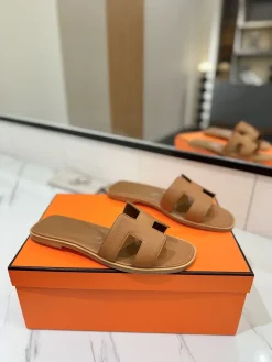 HERMES Slides & Slippers Leather (Brown) EU35-40 B0020260603155399