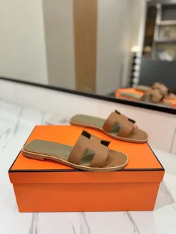 HERMES Slides & Slippers Leather (Brown) EU35-40 B0020260603155499