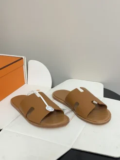 Alternative view of HERMES Slides & Slippers Leather (Brown) EU39-45 C40202606031559139