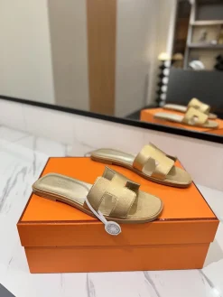 HERMES Slides & Slippers Leather (Gold) EU35-40 B0020260603156399