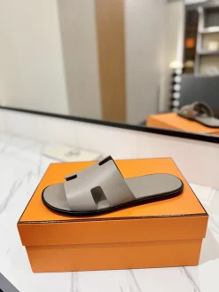 HERMES Slides & Slippers Leather (Gray-Black) EU39-44 B50202606031570119