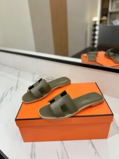 Alternative view of HERMES Slides & Slippers Leather (Green) EU35-40 B0020260603156699