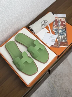 HERMES Slides & Slippers Leather (Green) EU35-43 B0020260603156899