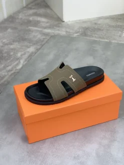 HERMES Slides & Slippers Leather (Khaki-Black) EU39-45 A5020260603153189