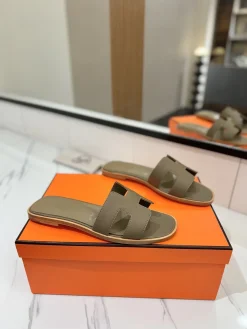 HERMES Slides & Slippers Leather (Khaki) EU35-40 B0020260603157399