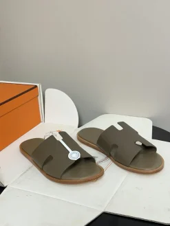 Alternative view of HERMES Slides & Slippers Leather (Khaki) EU39-45 C40202606031574139