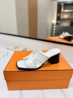 HERMES Slides & Slippers Leather (White-Black) EU35-40 B80202606031585129