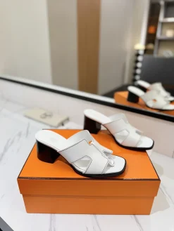 Alternative view of HERMES Slides & Slippers Leather (White-Black) EU35-40 B80202606031585129