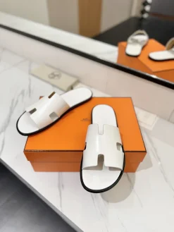 Alternative view of HERMES Slides & Slippers Leather (White-Black) EU39-44 B50202606031588119