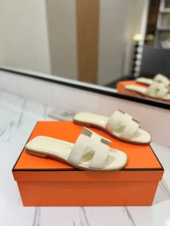 HERMES Slides & Slippers Leather (White) EU35-40 B0020260603160899
