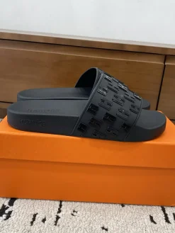 HERMES Slides & Slippers Rubber (Black) EU39-46 A0020260603160269