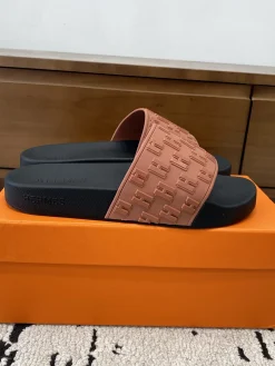 HERMES Slides & Slippers Rubber (Black-Pink) EU39-46 A0020260603160369