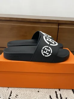 HERMES Slides & Slippers Rubber (Black-White) EU39-46 A0020260603325669