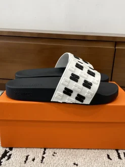 HERMES Slides & Slippers Rubber (Black-White) EU39-46 A0020260603329569