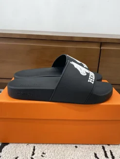 HERMES Slides & Slippers Rubber (Black-White) EU39-46 A0020260603329769