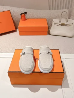 Alternative view of HERMES Slides & Slippers Suede (Beige-White) EU35-45 B51202606031611119